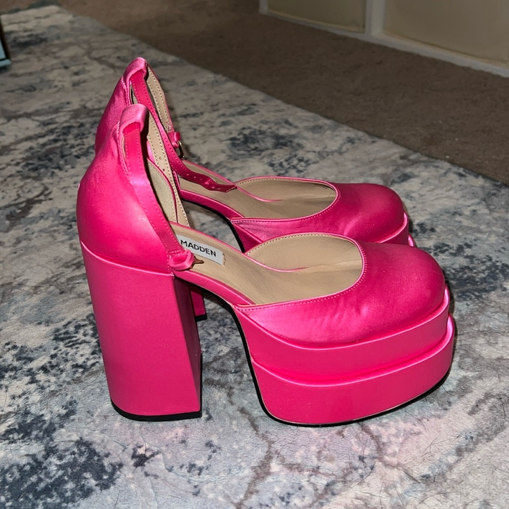 BRAND NEW Steve Madden Platform Pink Satin Heels